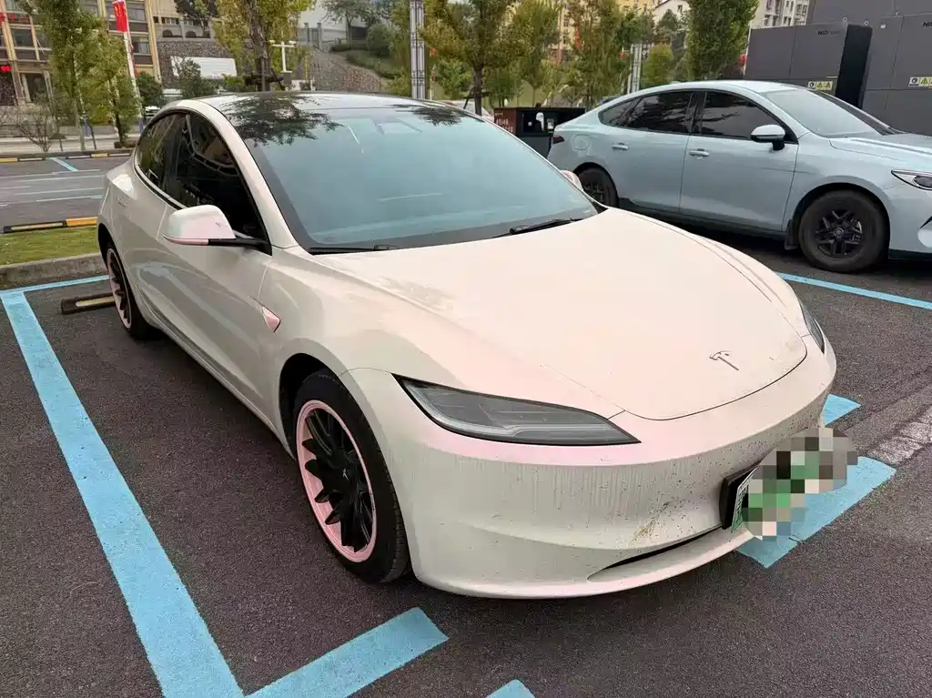 Tesla Model 3 — миниатюра 2