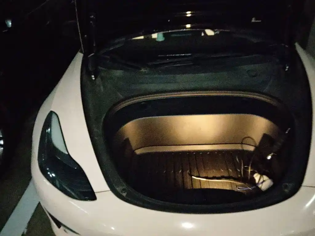 Tesla Model 3 — миниатюра 21