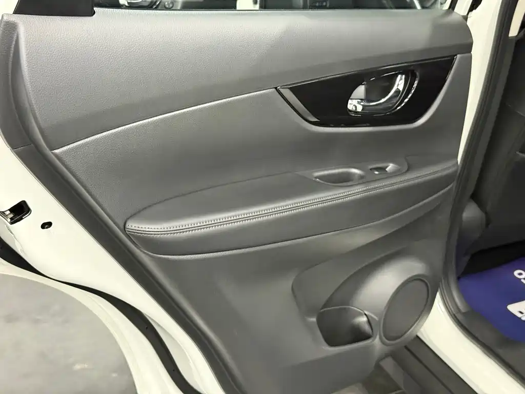Nissan X-Trail — миниатюра 8