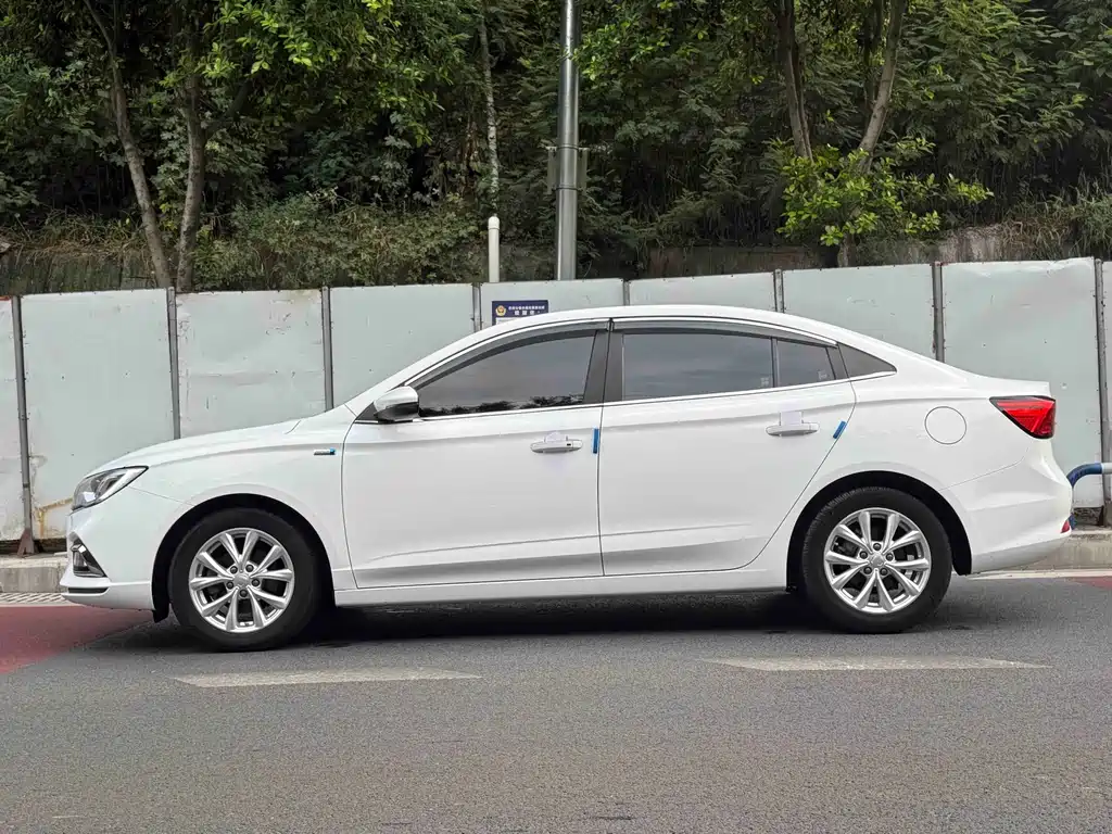 Roewe i5 — миниатюра 7