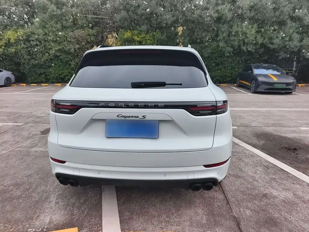Porsche Cayenne — миниатюра 7