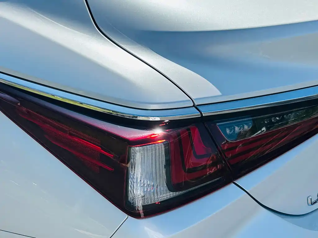 Lexus ES — миниатюра 14