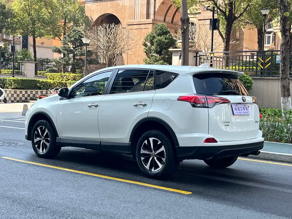 TOYOTA RAV4 RONGFANG