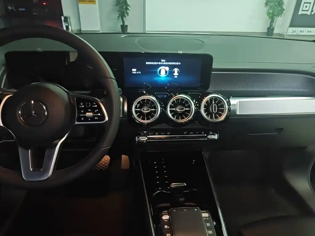 Mercedes-Benz EQB — миниатюра 13