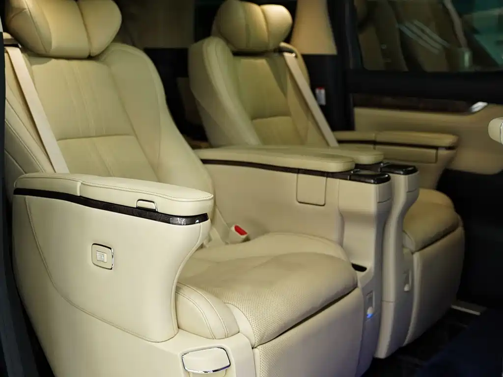 Toyota Vellfire — миниатюра 17