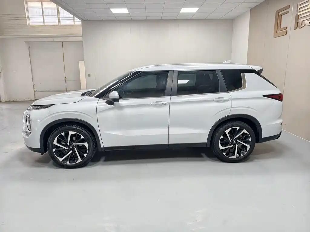 Mitsubishi Outlander — миниатюра 8
