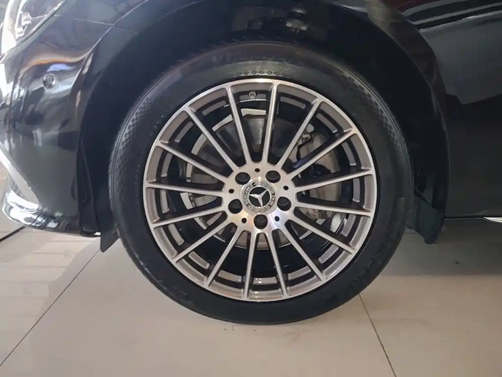 Mercedes-Benz E-Class — миниатюра 23