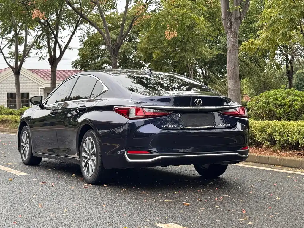 Lexus ES — миниатюра 8
