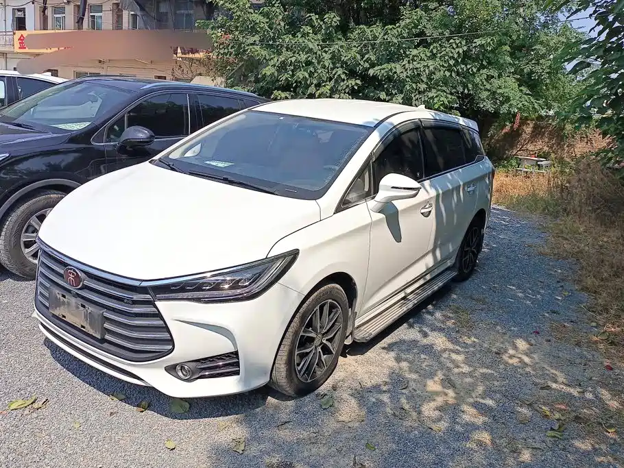 BYD MAX