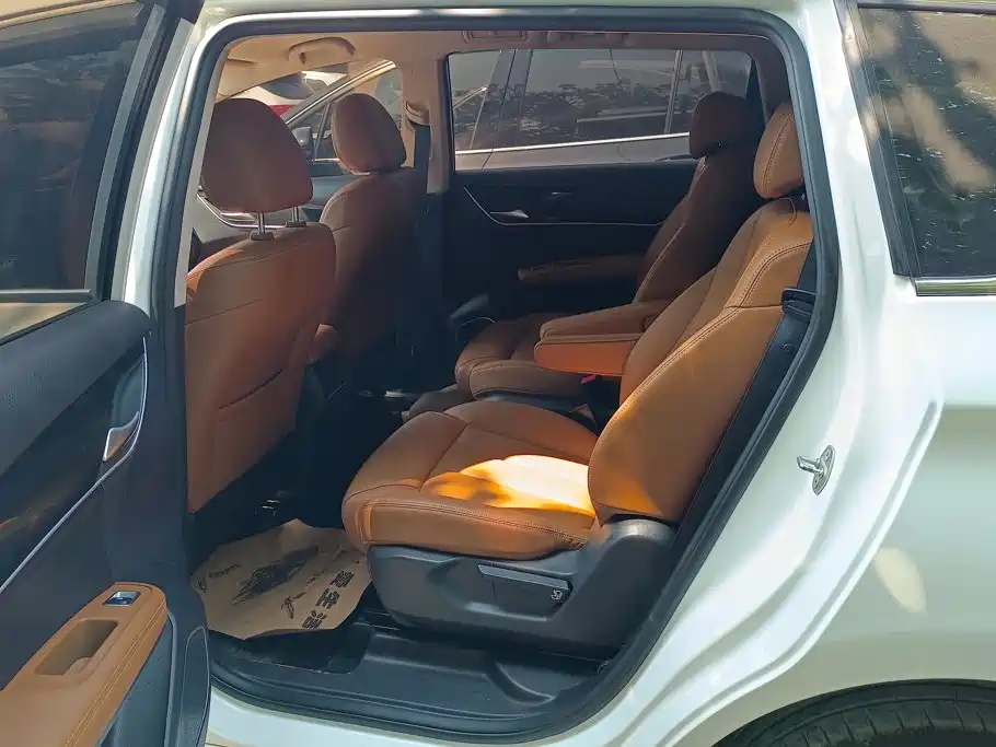BYD MAX — миниатюра 11