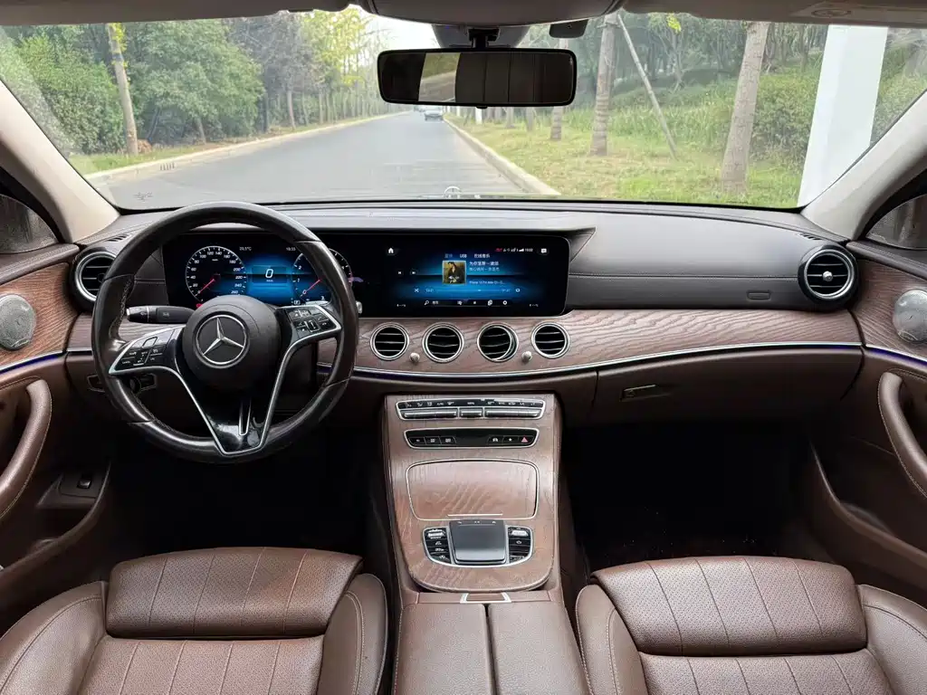 Mercedes-Benz E-Class — миниатюра 5