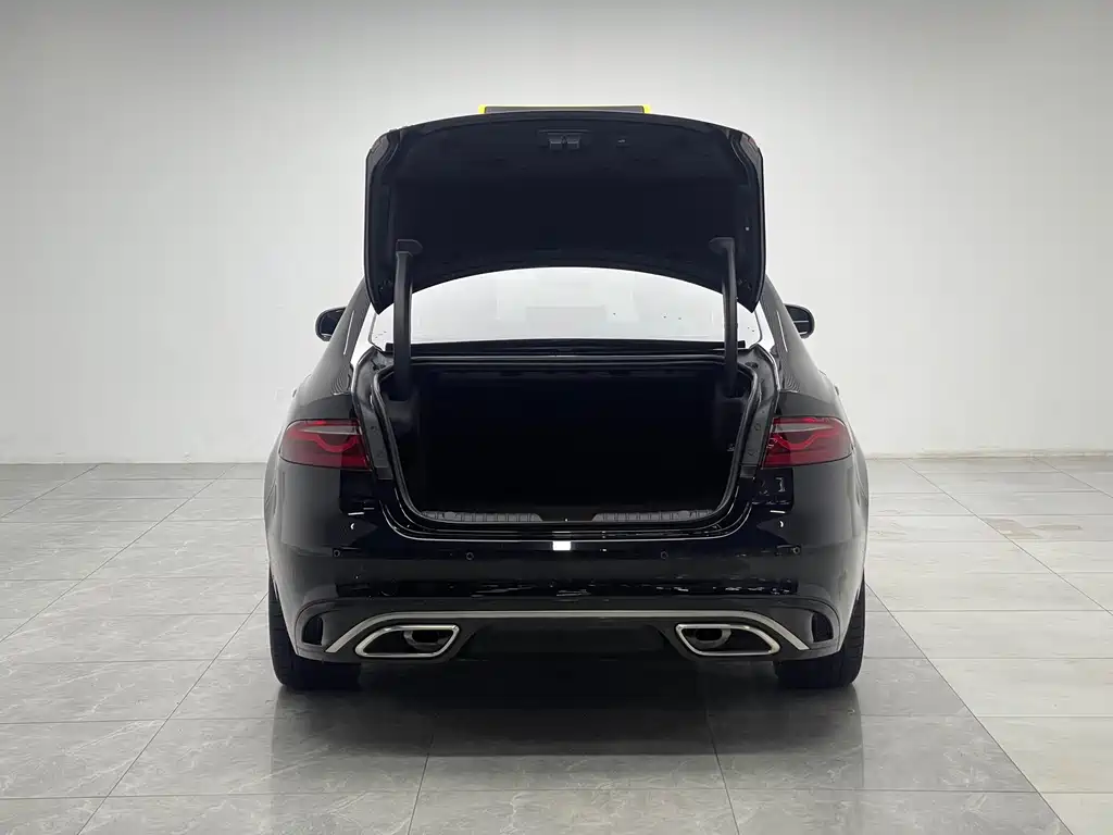 Jaguar XFL — миниатюра 10