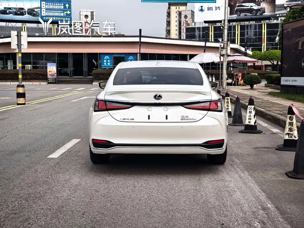Lexus ES — миниатюра 5