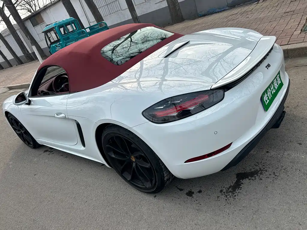 PORSCHE 718