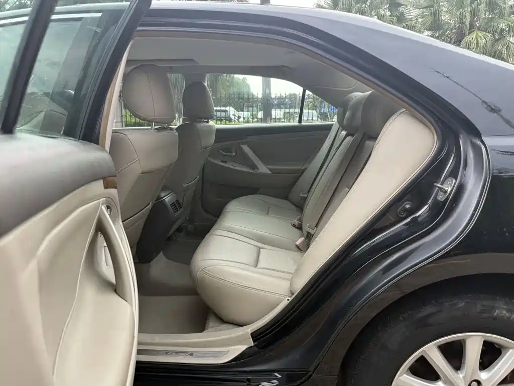 Toyota Camry — миниатюра 6