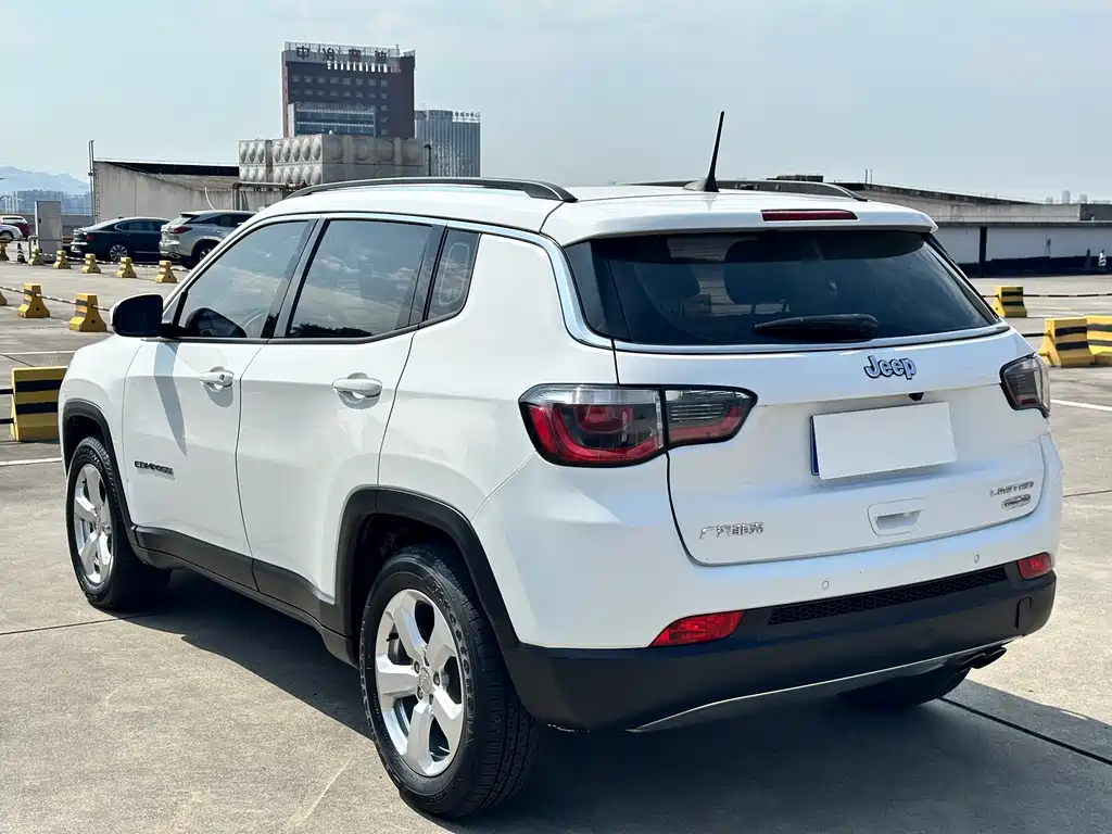 Jeep Compass — миниатюра 7