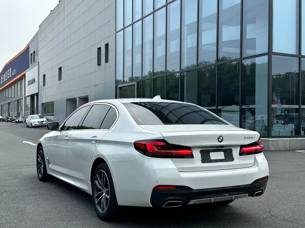 BMW 5 Series — миниатюра 19