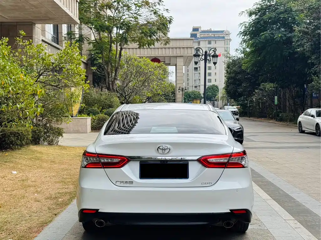 TOYOTA CAMRY