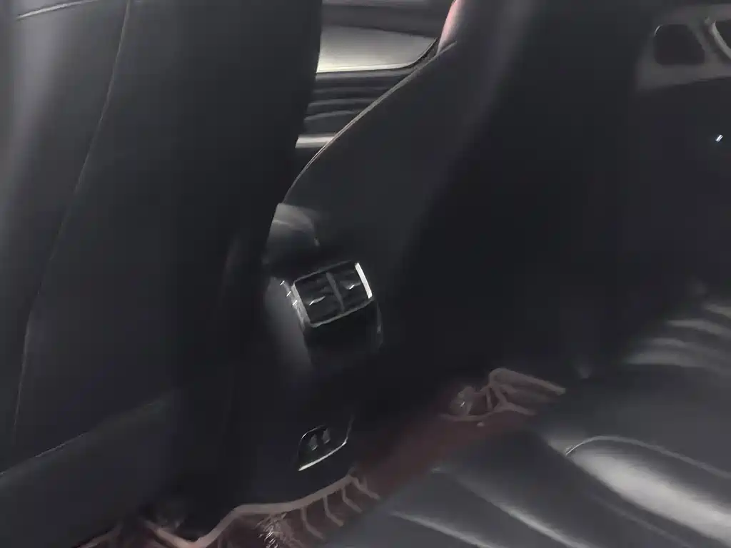 Roewe RX5 MAX — миниатюра 7