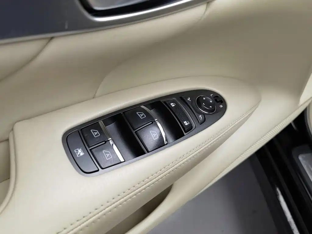 Infiniti Q70 — миниатюра 9