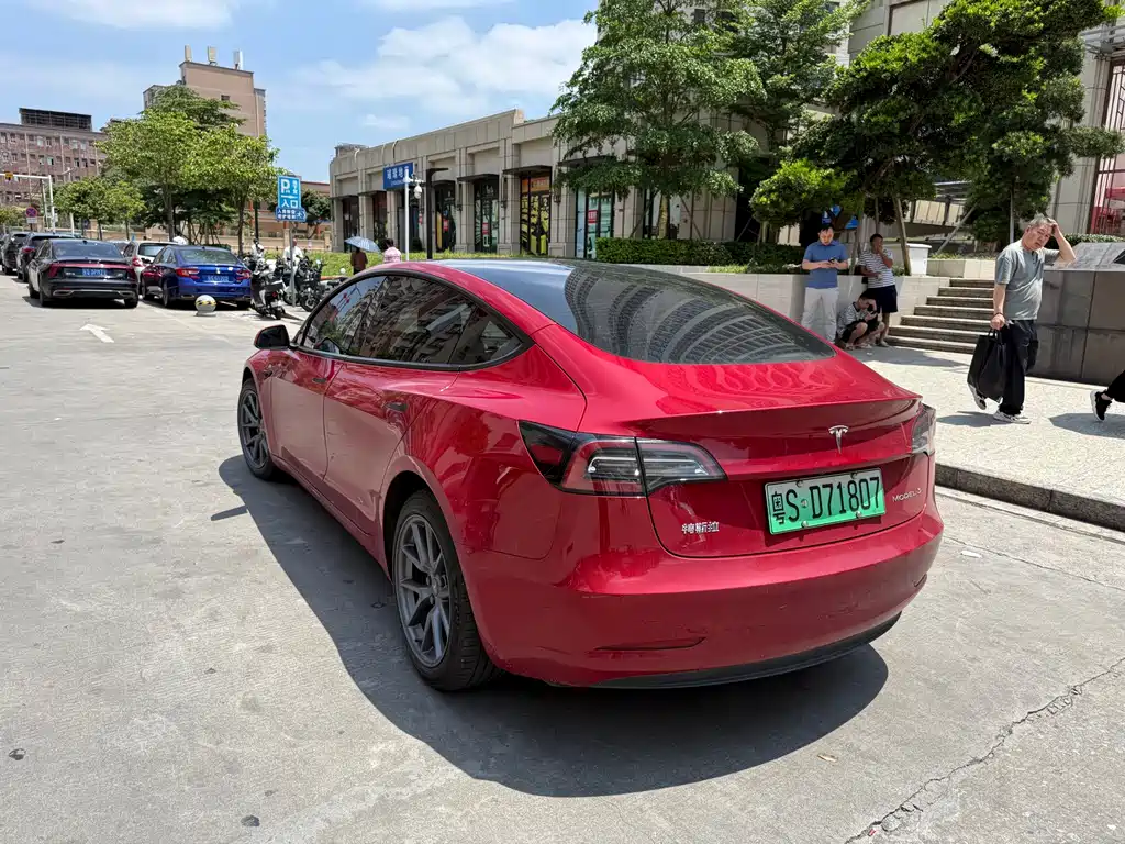 Tesla Model 3 - фото 4