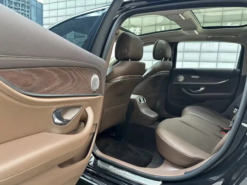 Mercedes-Benz E-Class — миниатюра 6