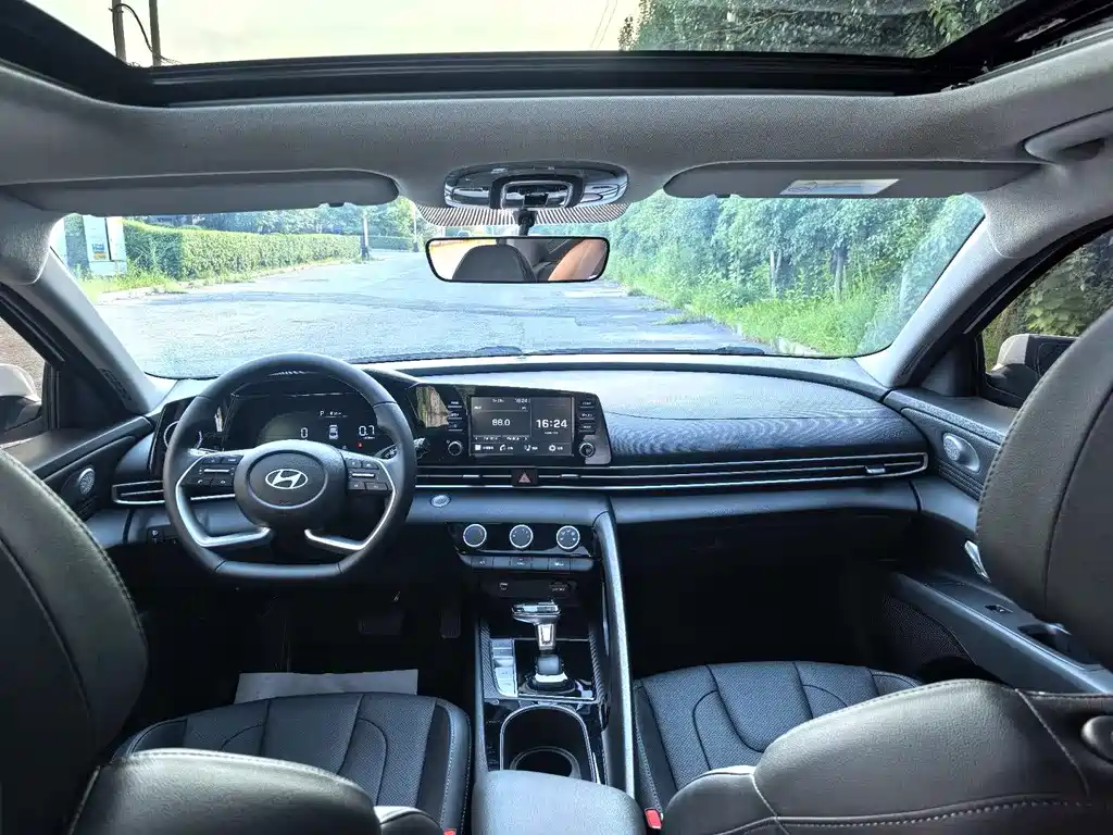 Hyundai Elantra — миниатюра 4