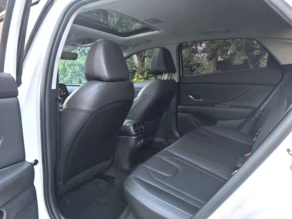 Hyundai Elantra — миниатюра 7