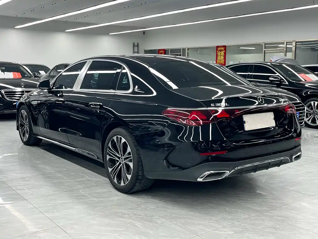 Mercedes-Benz E-Class — миниатюра 6