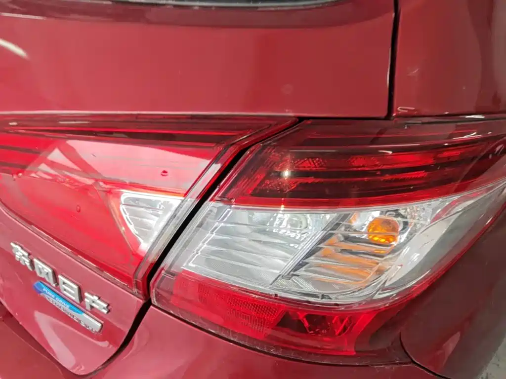 Nissan Tiida — миниатюра 8