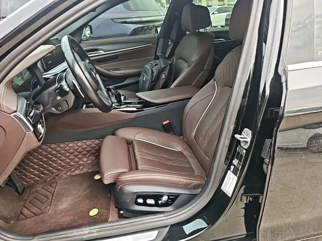 BMW 5 Series — миниатюра 15