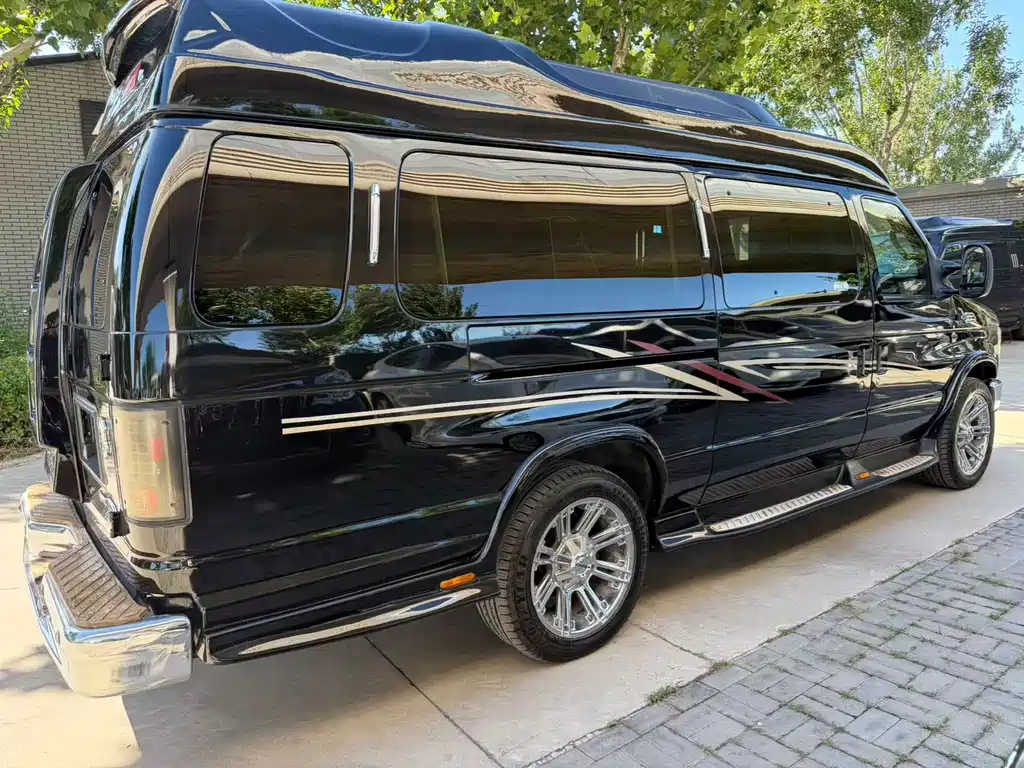 Ford E350 — миниатюра 3