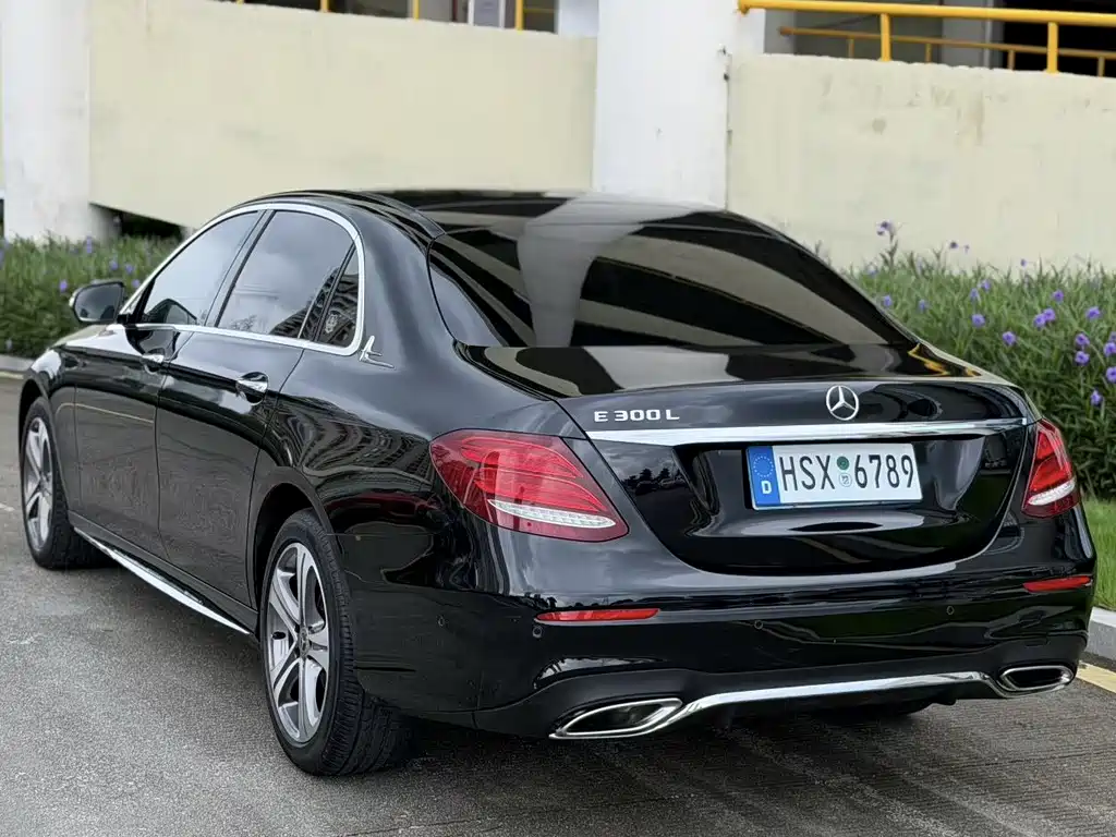 Mercedes-Benz E-Class — миниатюра 3