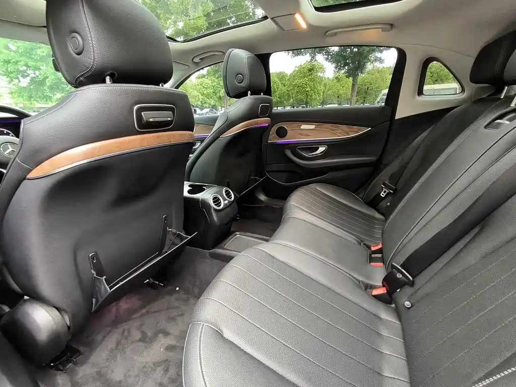 Mercedes-Benz E-Class — миниатюра 6