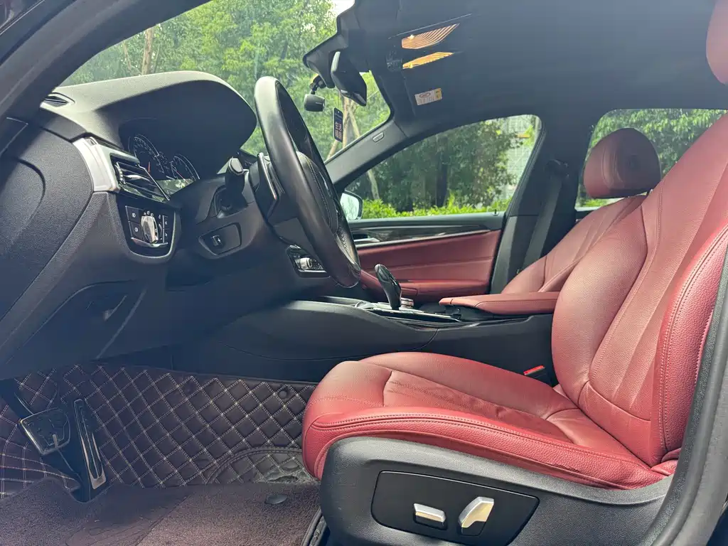 BMW 5 Series — миниатюра 7