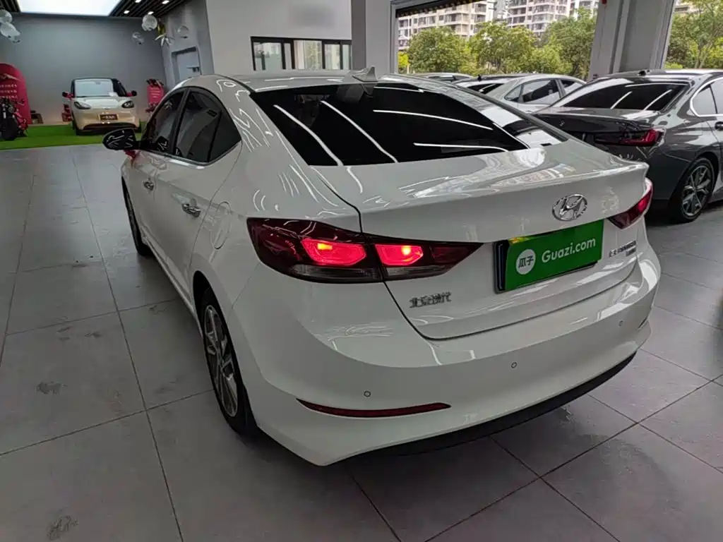 Hyundai Elantra — миниатюра 5