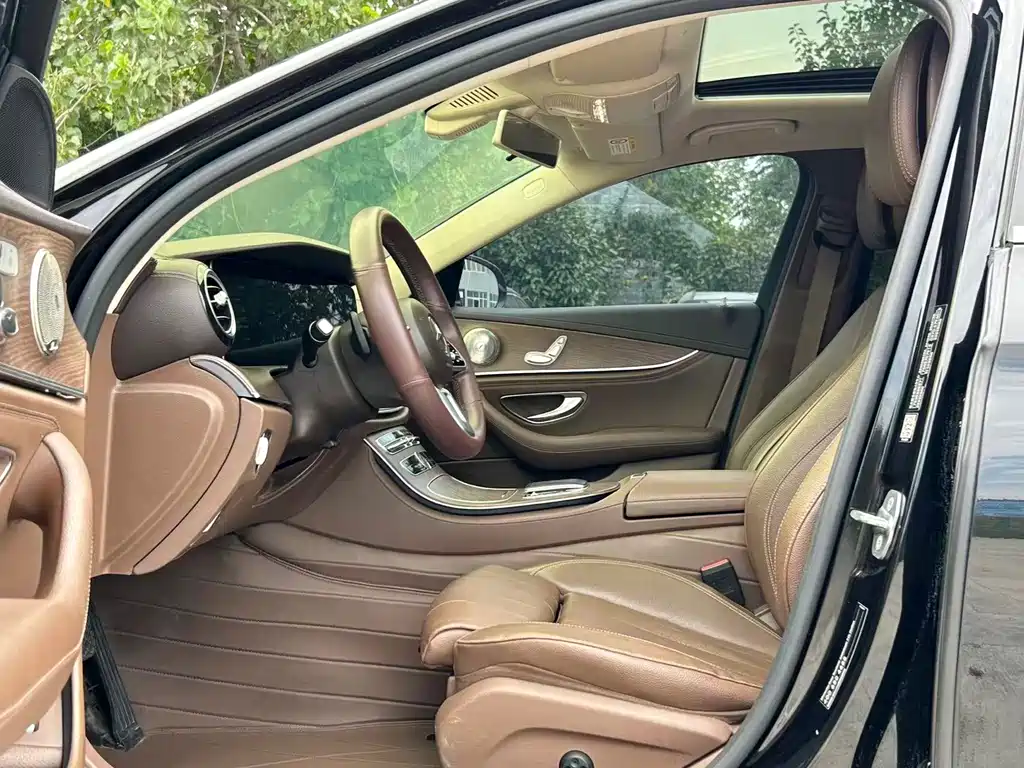 Mercedes-Benz E-Class — миниатюра 8
