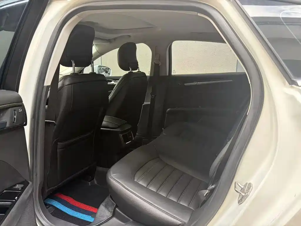 Ford Mondeo — миниатюра 9