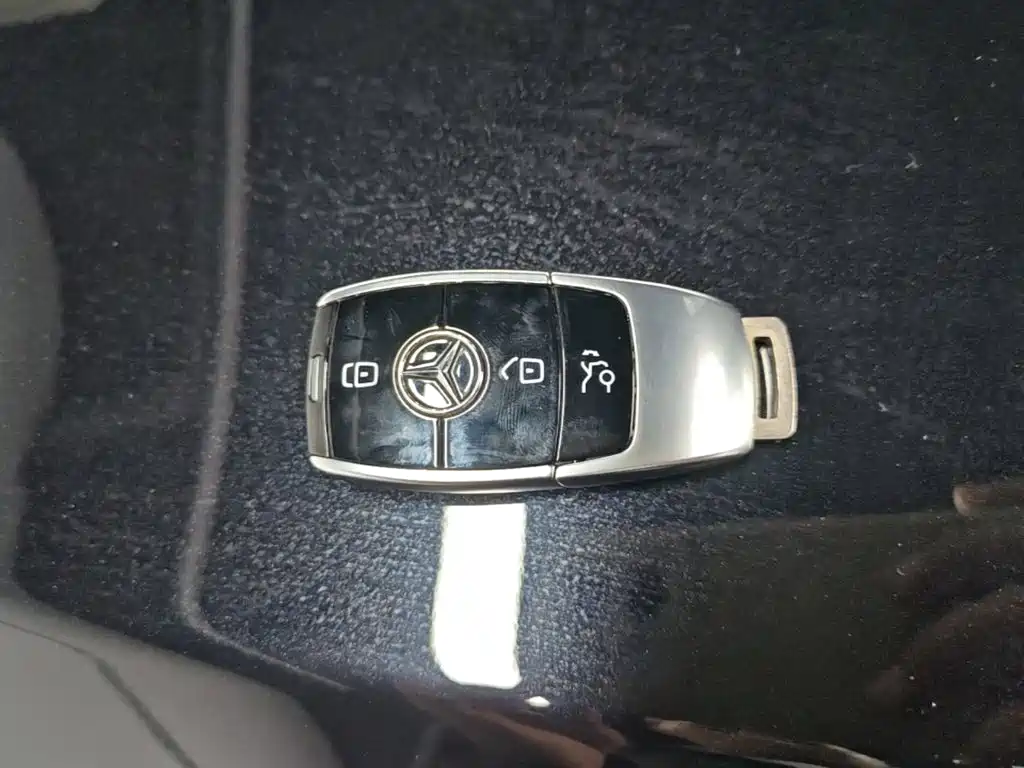 Mercedes-Benz E-Class — миниатюра 9
