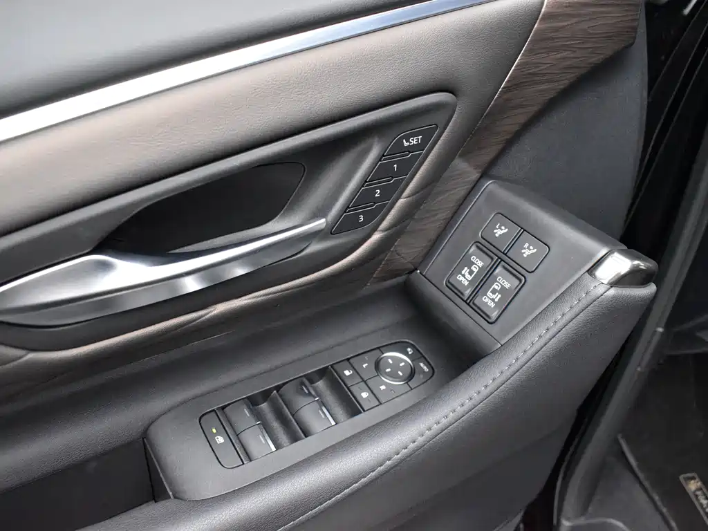 Toyota Vellfire — миниатюра 16