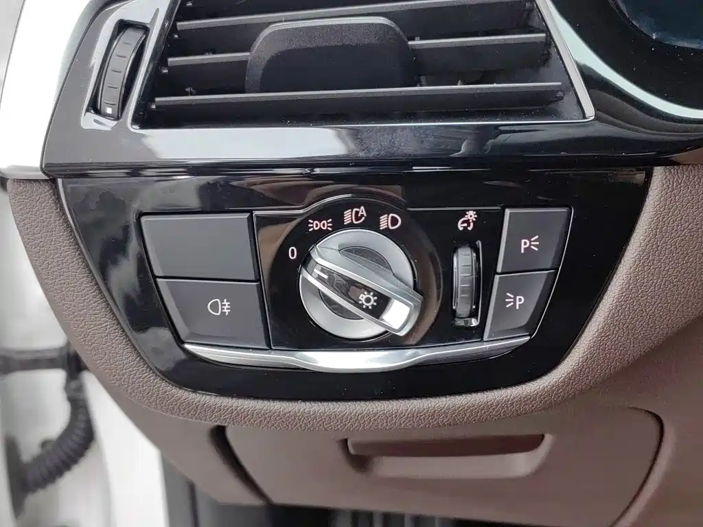 BMW 5 Series — миниатюра 21