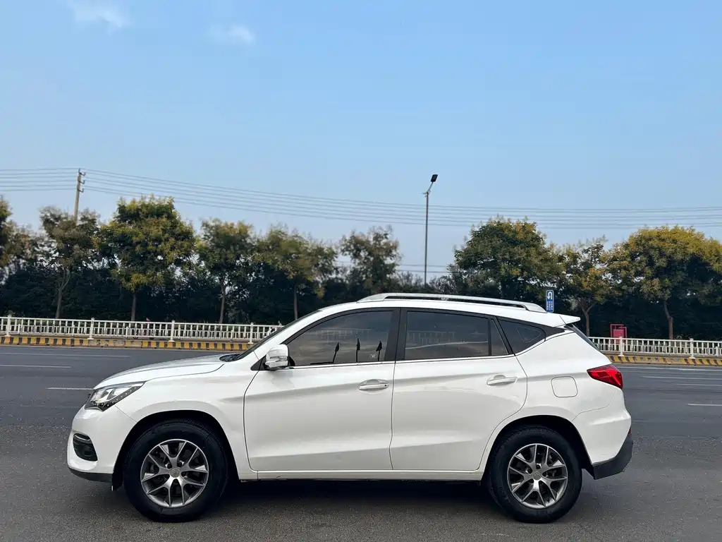 BYD Song — миниатюра 2
