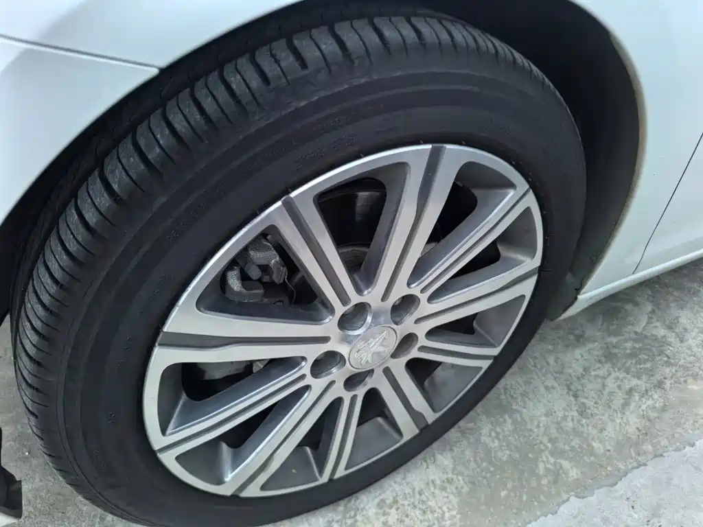 Peugeot 408 — миниатюра 7