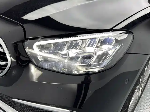 Mercedes-Benz E-Class — миниатюра 12