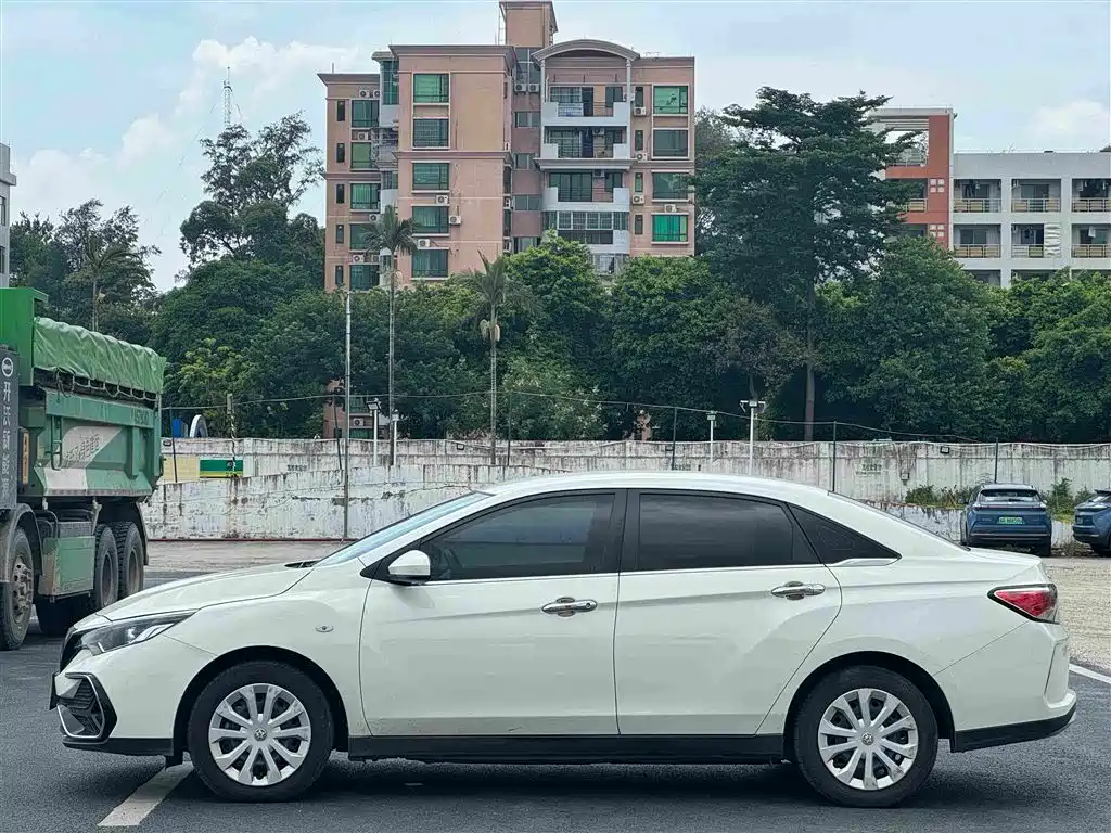 Venucia D60 EV — миниатюра 8