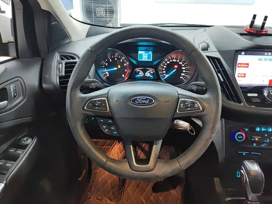 Ford Kuga — миниатюра 15