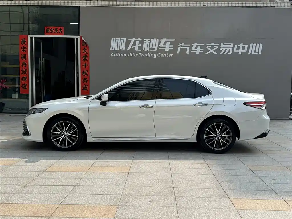 TOYOTA CAMRY