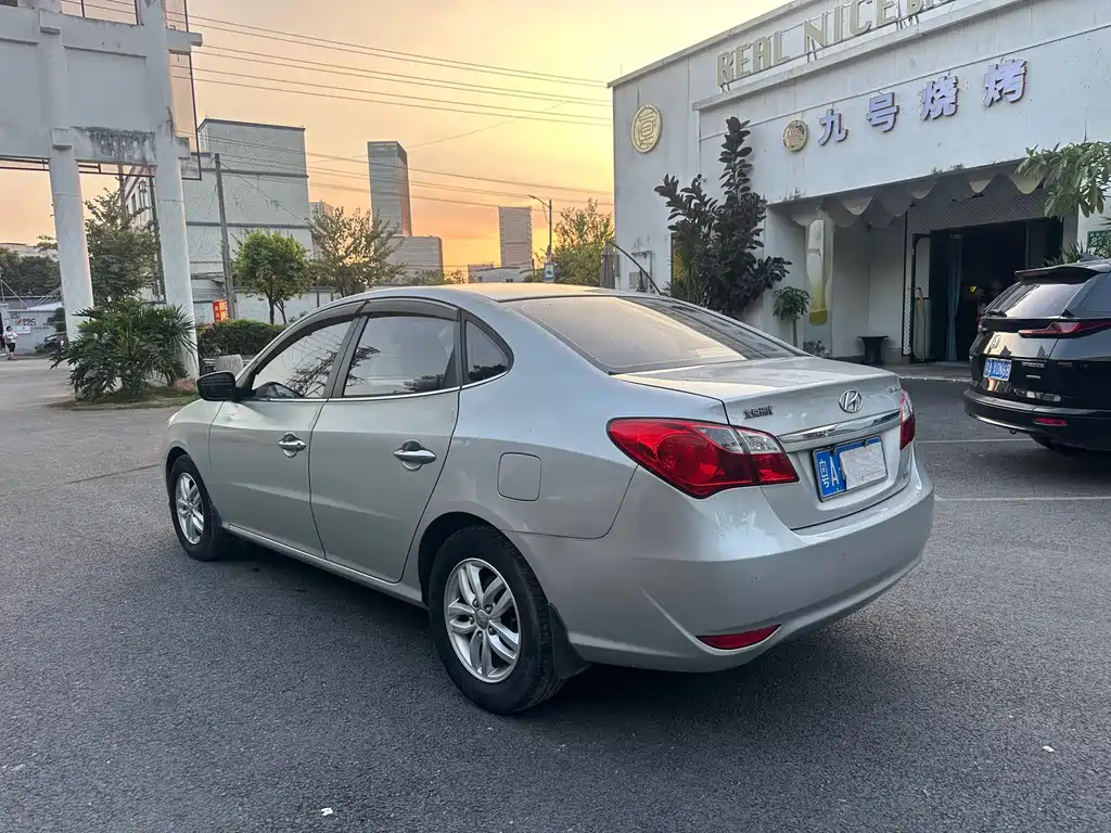 Hyundai Elantra — миниатюра 7