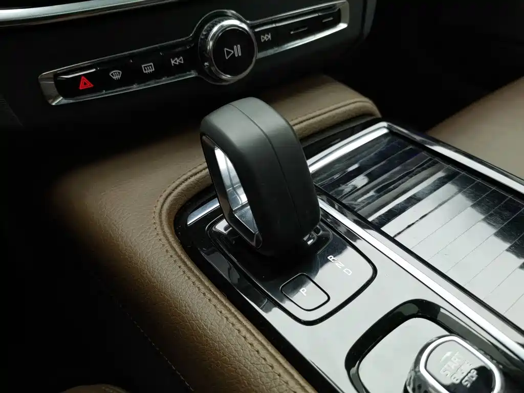 Volvo S90 PHEV — миниатюра 13