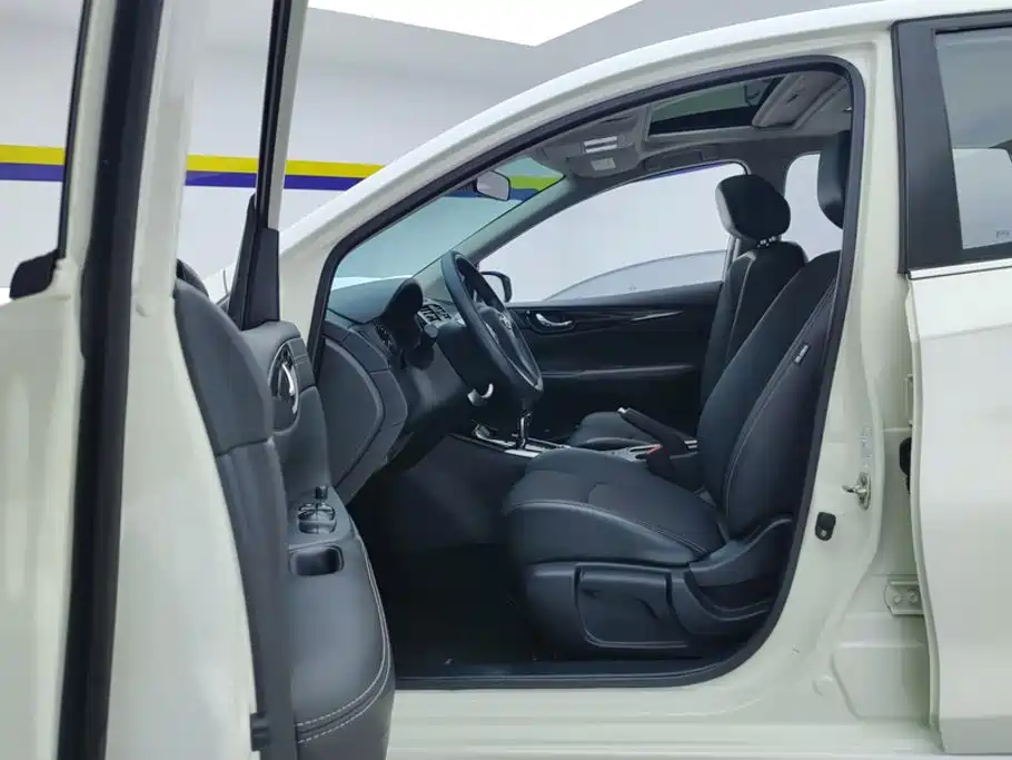 Nissan Tiida — миниатюра 9